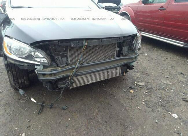 Volvo V60 2016, 2.0L, uszkodzony przód