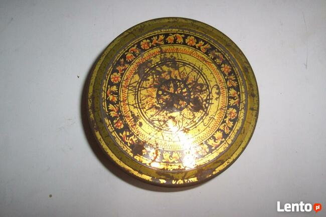 Stare guziki w metalowej puszce z okresu PRL-u