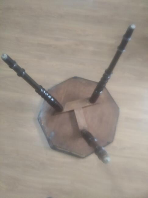 Sprzedam stół ośmiokątny antyk eklektyk i meble starodawne