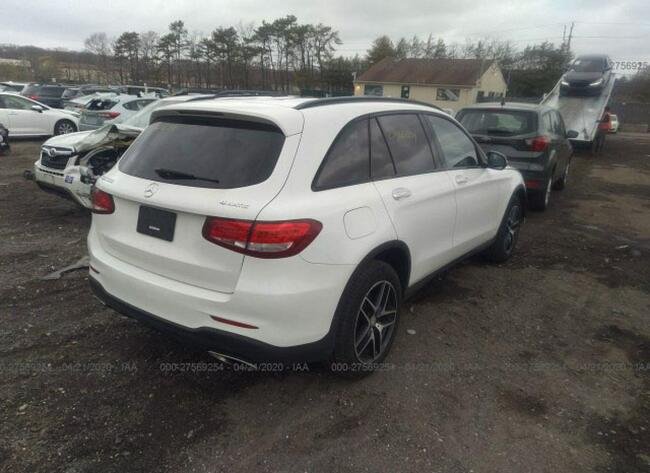 Mercedes GLC 300 2016, 2.0L, 4x4, uszkodzony przód
