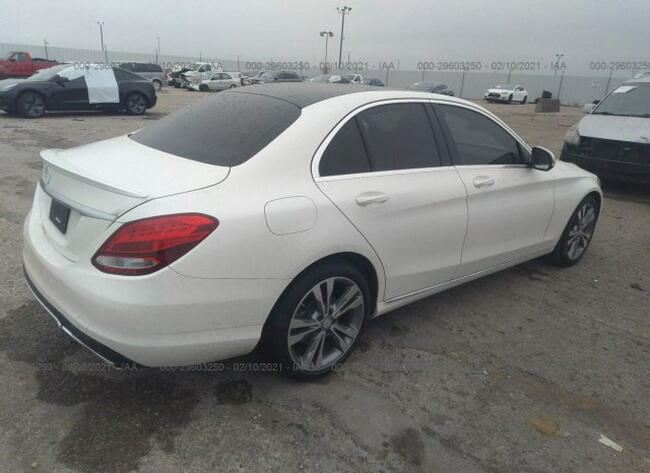 Mercedes C 300 2017, 2.0L, uszkodzony tył