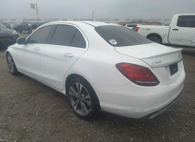 Mercedes C 300 2019, 2.0L, porysowany lakier