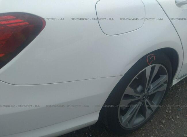 Mercedes C 300 2019, 2.0L, porysowany lakier