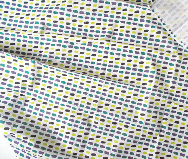 kwadratowy obrus we wzory