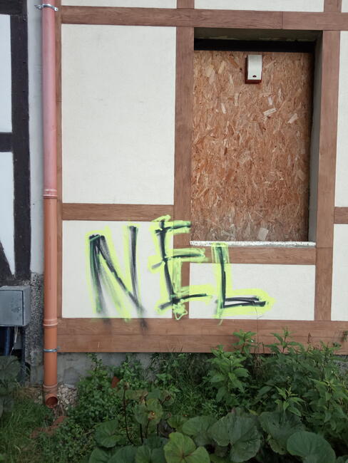 Usuwanie graffiti farby z elewacji i innych powierzchni
