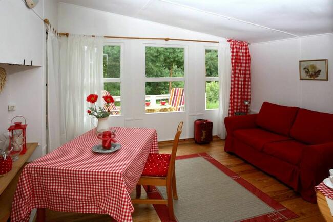 MAZURY. Domek letniskowy nad jez. Święcajty. Ogonki. Makowy