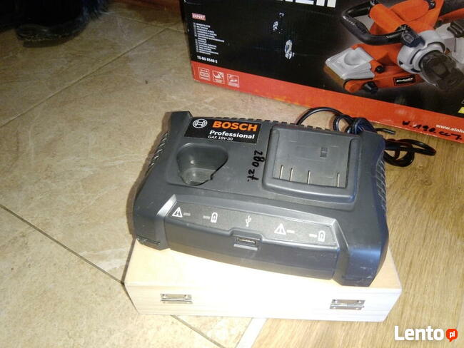 Ładowarka li-ion narzędziowe 18V Bosch profesional.