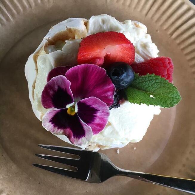 Tort bezowy, beza pavlova