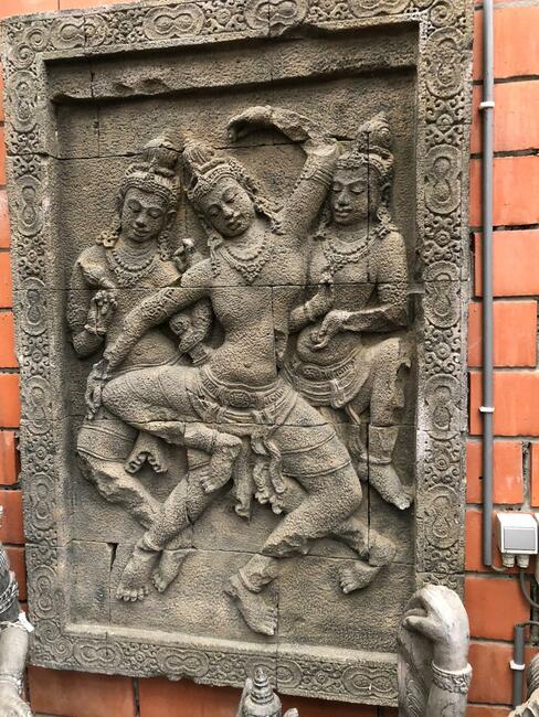 Płaskorzeźba do ogrodu w stylu orientalnym