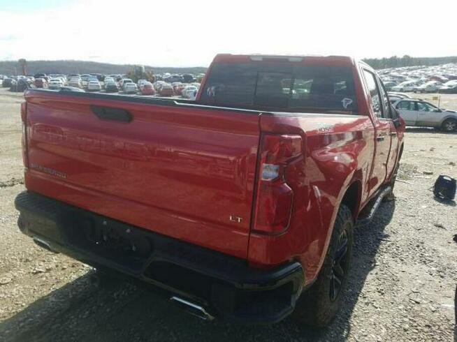 Chevrolet Silverado 2020, 5.3L, 4x4, uszkodzony bok