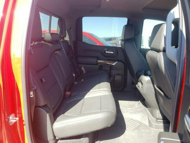 Chevrolet Silverado 2020, 5.3L, 4x4, uszkodzony bok