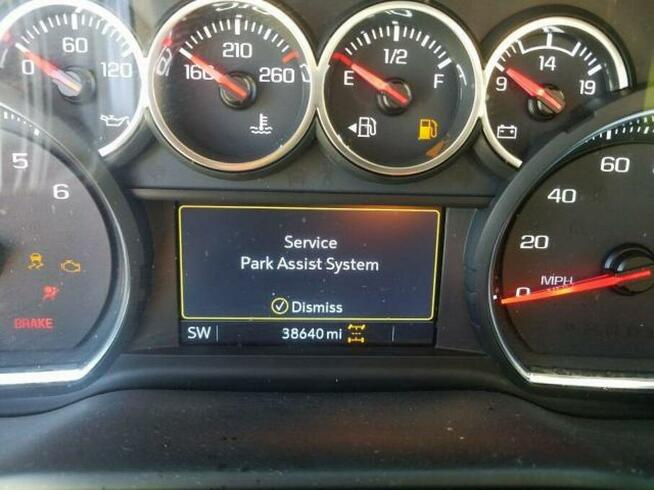 Chevrolet Silverado 2020, 5.3L, 4x4, uszkodzony bok