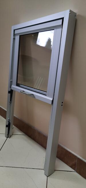 Okno podnoszone do góry do stołówki kuchni