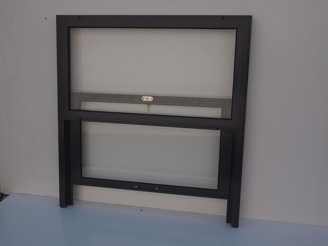 Okno podnoszone do góry do stołówki kuchni