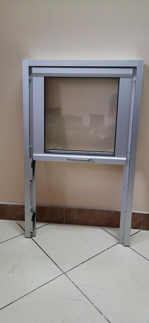 Okno podnoszone do góry do stołówki kuchni