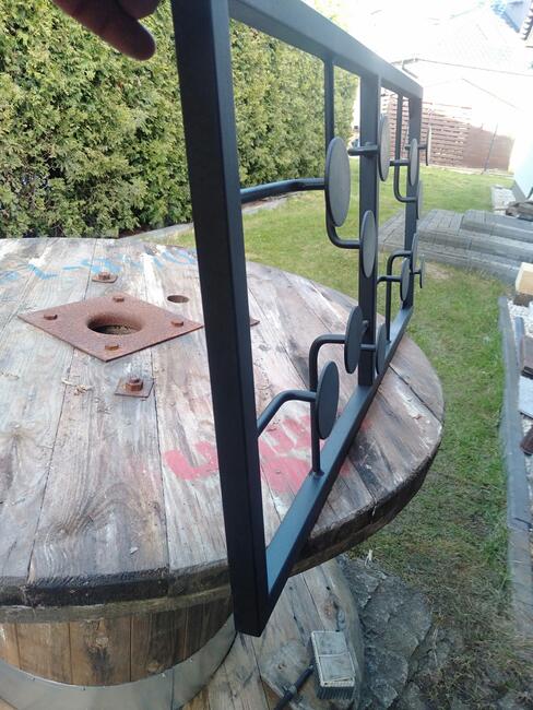 Wieszak w nowoczesnym stylu producent Belsoo