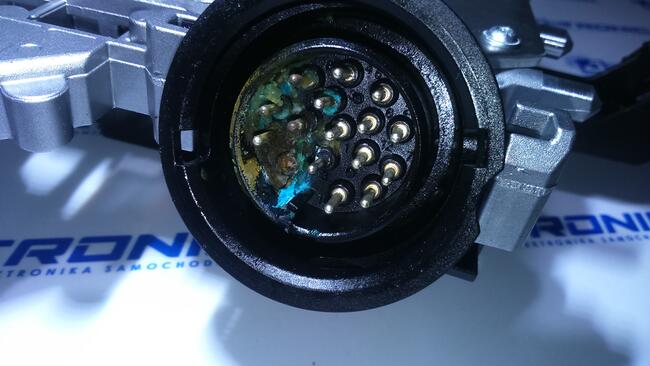 Naprawa Sterownika Stronic DL501 Audi zalane piny gniazdo