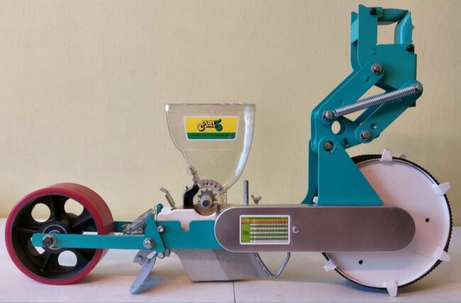 Siewnik do warzyw ogórka marchwi buraków cebuli nie pneumaty