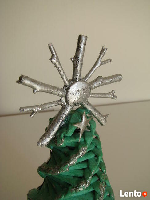 Mała zielona choinka ze srebrnymi dodatkami 26 cm świąteczny