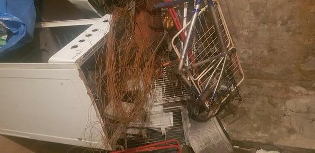 Uprzątne zalegający złom