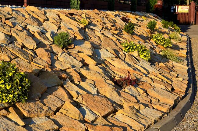 Płaski kamień naturalny ogrodowy