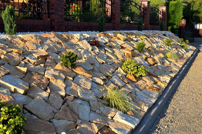 Płaski kamień naturalny ogrodowy