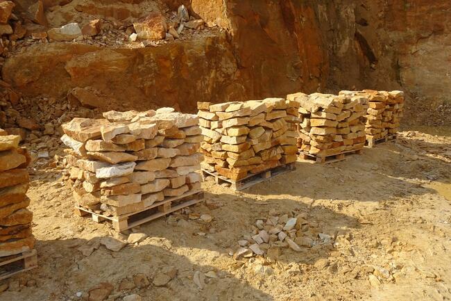 Płaski kamień naturalny ogrodowy