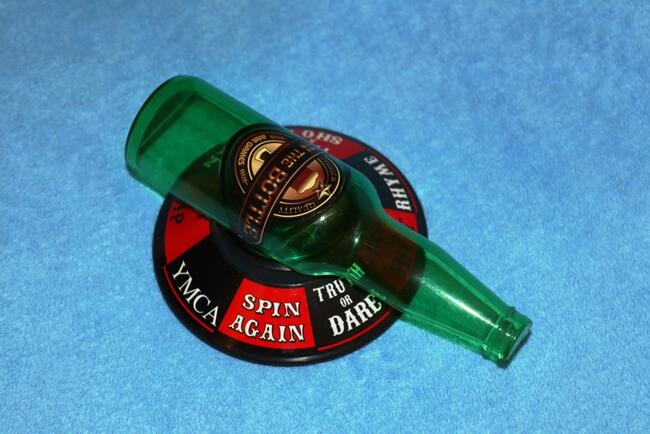 Gra imprezowa Butelka gra w butelkę