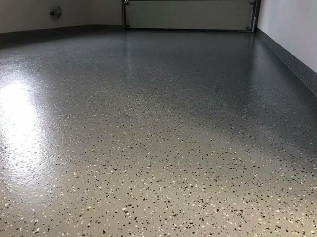 Kamienny Dywan, posadzki żywiczne, balkony, tarasy, schody.