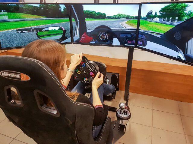 Symulator Jazdy samochodem