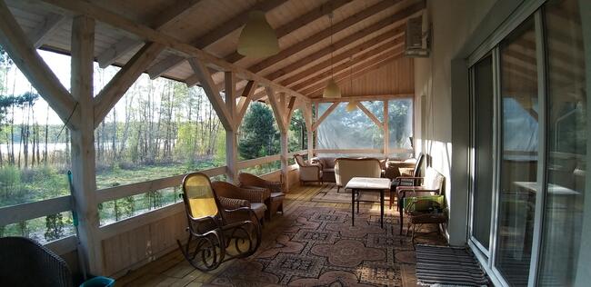 Wakacje 2024 w Białym Domku nad jeziorem