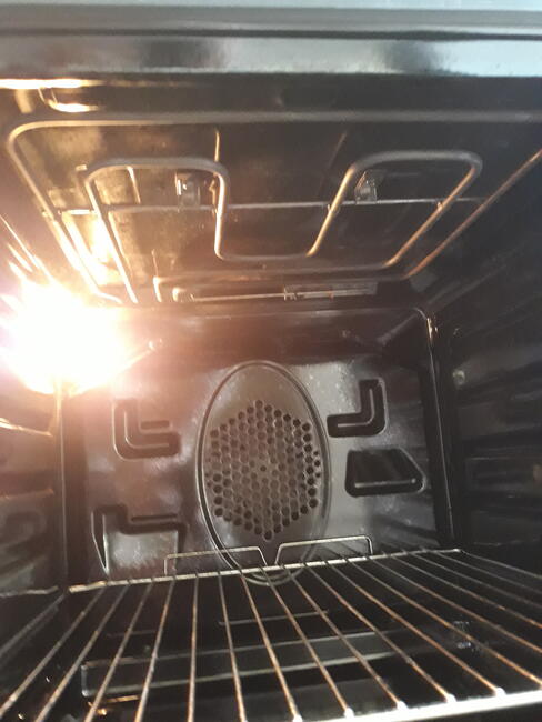 Kuchnia gazowa z piekarnikiem elektrycznym BEKO CSM-52320-DX