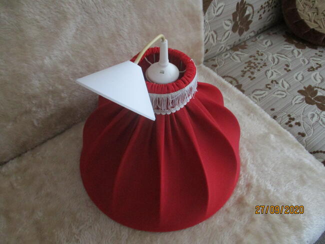 lampa wisząca do sypialni.