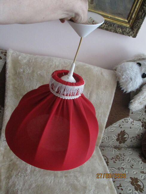 lampa wisząca do sypialni.