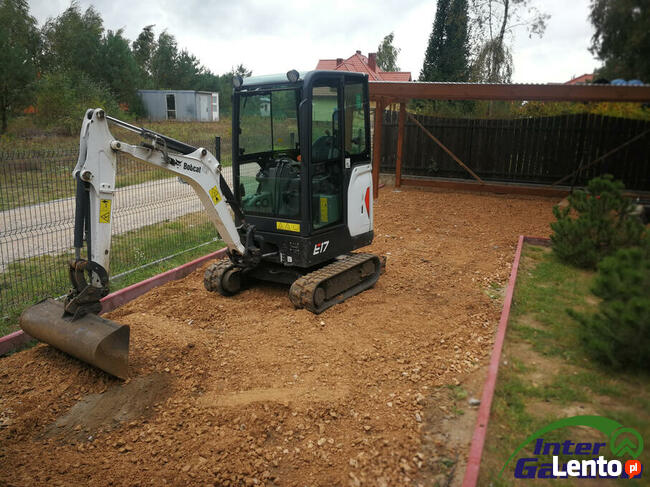 Prace ziemne, maszyny budowlane: minikoparka miniładowarka