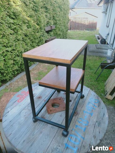 Półka na kółkach