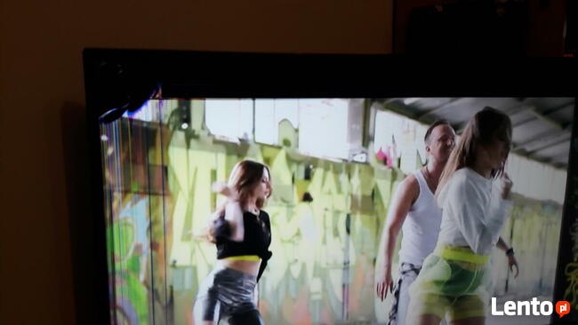 Sprzedaje telewizor SAMSUNG i daje teczkę skórzaną