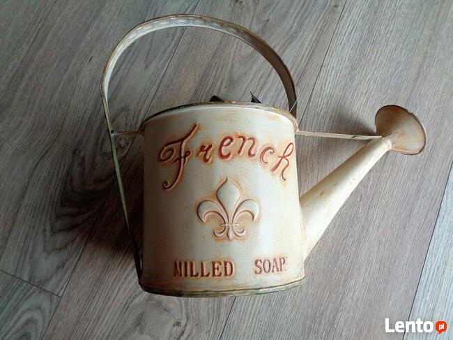 Konewka metalowa - ozdobna w kolorze ecru