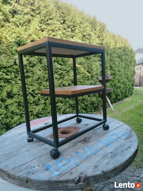 Stolik pomocniczy na kółkach