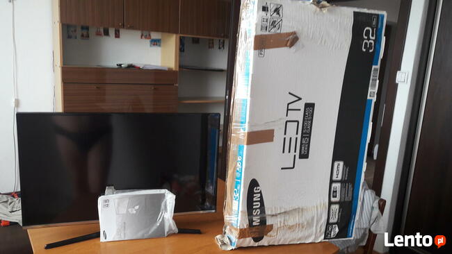 Sprzedaje telewizor SAMSUNG i daje teczkę skórzaną