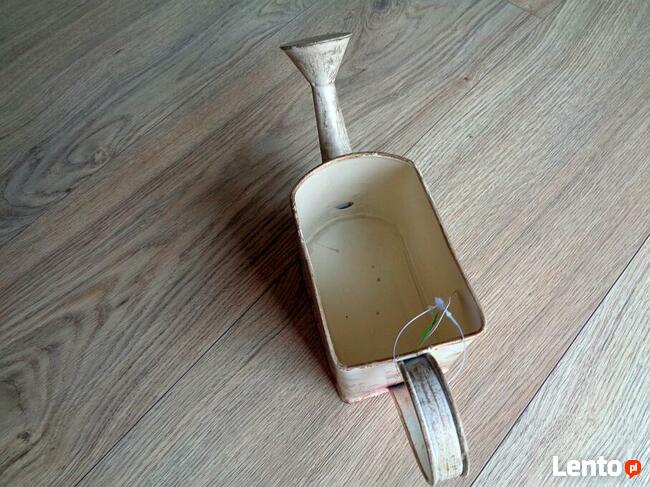 Sprzedam konewkę metalową z kolekcji ,, Queen Izabell