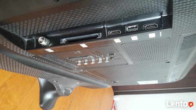 Sprzedaje telewizor SAMSUNG i daje teczkę skórzaną