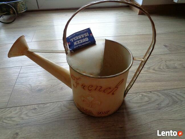 Konewka metalowa - ozdobna w kolorze ecru