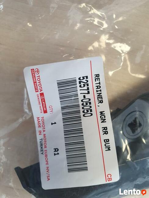 SPRZEDAM ŚLIZG ZDERZAKA TYLNY PRAWY TOYOTA AVENSIS 2017