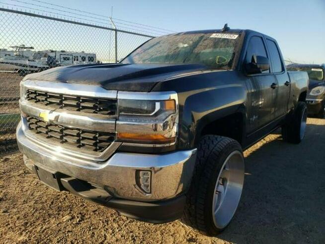 Chevrolet Silverado 2017, 5.3L, porysowany lakier