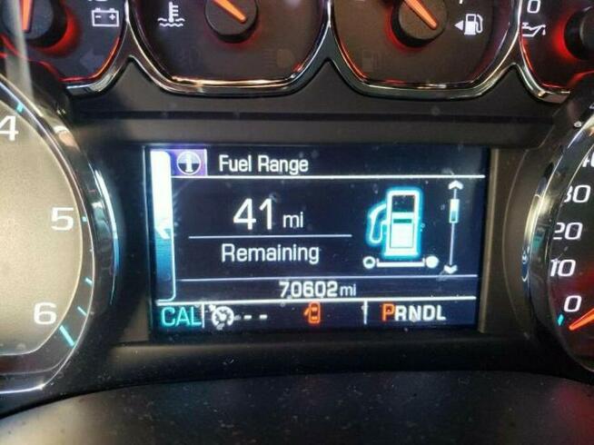 Chevrolet Silverado 2017, 5.3L, porysowany lakier