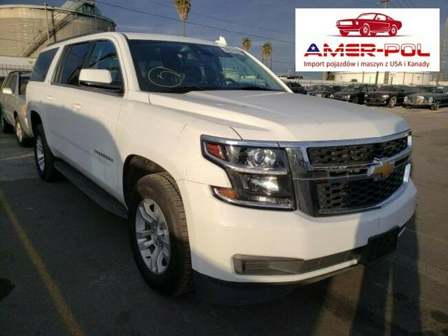 Chevrolet Suburban 2017, 5.3L, porysowany lakier