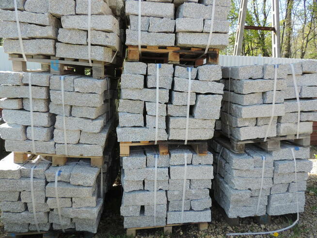 Kamień czerwony Kostka granitowa czerwona Vanga Szary granit