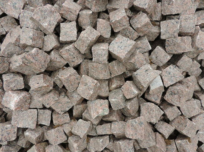 Kamień czerwony Kostka granitowa czerwona Vanga Szary granit