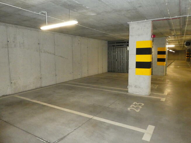 Jaktorowska 5_blisko R. Daszyńskiego_wygodne miejsce w garaż